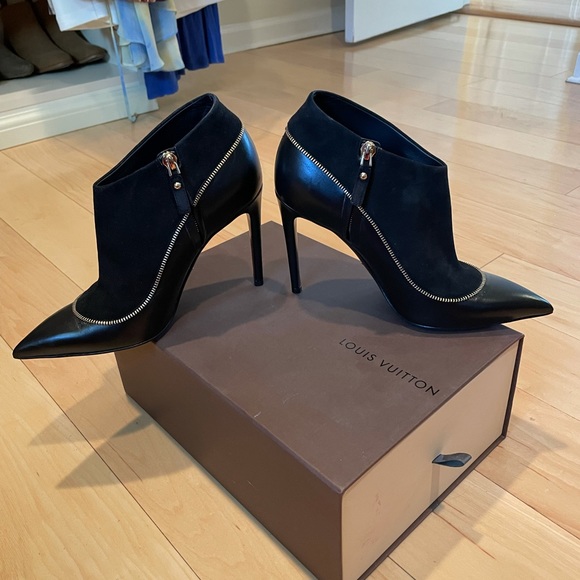 AUTHENTIC * LOUIS VUITTON Booties Size 37 - Picture 3 of 8